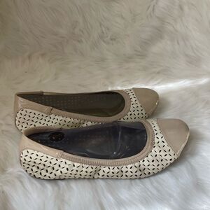 Dexflex comfort beige and cream laser cut ballerina crunch flats size 8.5 & 10
